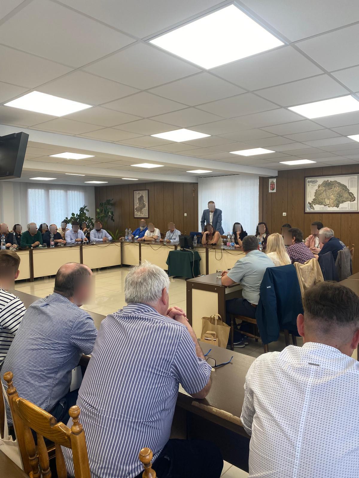 PHOTO V MUNICIPALITY PASZTO EU4YOUTH BLURRED